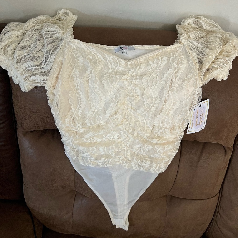 Short sleeve bodysuit